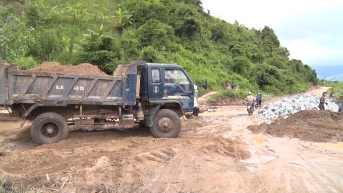 Xã mong muốn huyện Đăk Glei sớm đầu tư xây dựng tuyến đường trên địa bàn xã để bà con đi lại thuận tiện.