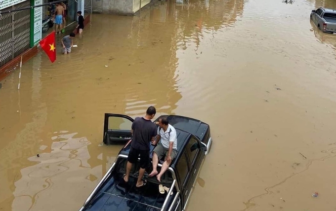 Nhiều tuyến đường ngập úng cục bộ, ách tắc như huyện Cao Lộc, Tràng Định, Văn Lãng, Bắc Sơn, Chi Lăng
