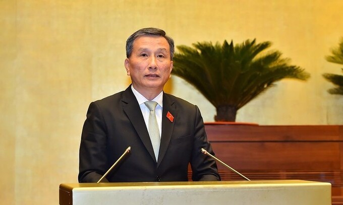 Chủ nhiệm Ủy ban Khoa học, Công nghệ và Môi trường Lê Quang Huy trình bày Báo cáo thẩm tra về quyết định chủ trương đầu tư Dự án. Ảnh: THỦY NGUYÊN