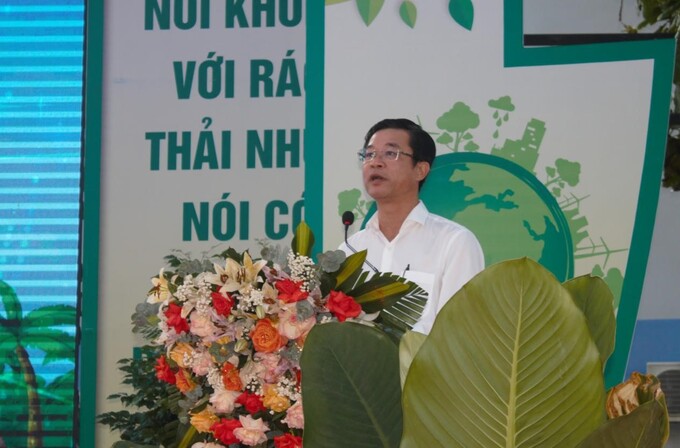 Ông Võ Nguyên Chuyên, PGĐ Sở Tài nguyên và Môi trường Đà Nẵng đã phát động tháng hành động vì môi trường và Tuần lễ biển, hải đảo Việt Nam.