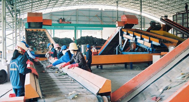 100% chất thải rắn các làng nghề được thu gom, xử lý