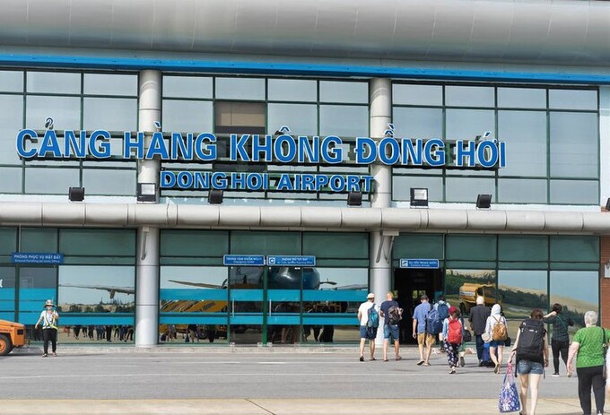 Sau khi sân bay Đồng Hới tạm đóng cửa, các hãng hàng không nội địa cũng phát thông báo điều chỉnh giờ bay các chuyến đang khai thác thường lệ tới sân bay này