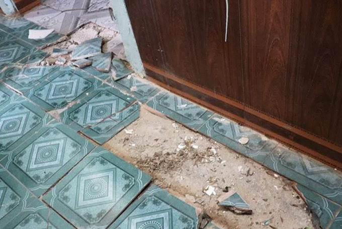 Nhà dân bị ảnh hưởng bởi sụt lún
