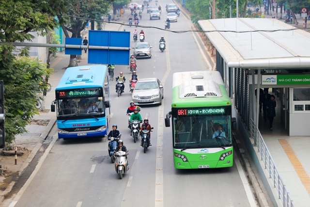 Ưu tiên, khuyến khích người dân sử dụng dịch vụ vận tải công cộng