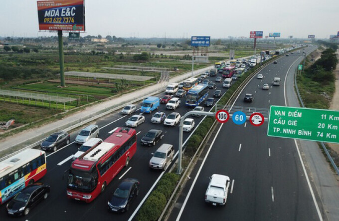 Cao tốc Cầu Giẽ - Ninh Bình xuất hiện nhiều điểm hằn lún, đặc biệt là việc lún lệch tại khu vực tiếp giáp giữa mặt đường cao tốc và cầu chui dân sinh