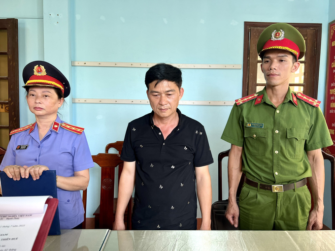 Hành vi Công ty Thạch Phú Hưng vi phạm pháp luật hình sự theo quy định tại điều 227 Bộ luật Hình sự năm 2015 sửa đổi bổ sung năm 2017 về tội vi phạm quy định về nghiên cứu, thăm dò, khai thác tài nguyên.