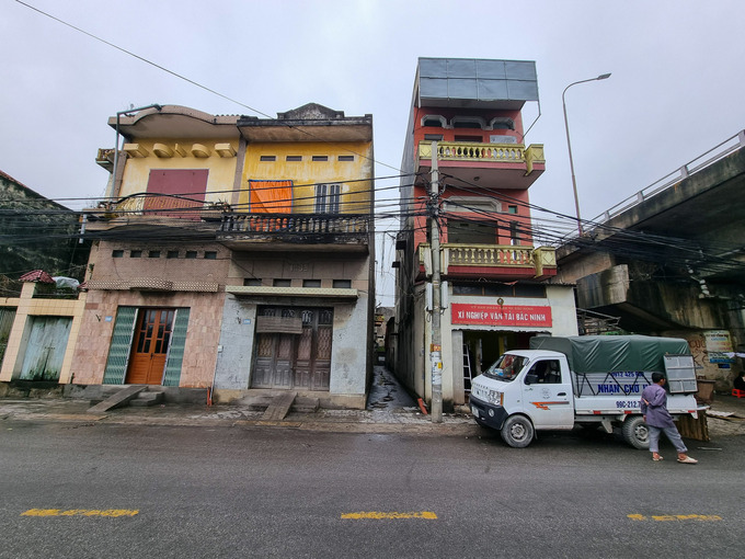 Anh Nguyệt Nhật Nam trú tại tổ dân phố số 5 phường Đáp Cầu, TP Bắc Ninh, tỉnh Bắc Ninh cho biết, mấy chục năm gắn bó với mảnh đất cha ông để lại, ngôi nhà chất chưa nhiều kỉ niệm gắn với từng thành viên trong gia đình.
