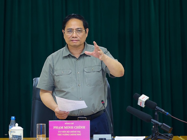 Thủ tướng đề nghị các địa phương, cơ quan phối hợp chặt chẽ, khẩn trương giải quyết các vướng mắc kể trên và những phát sinh nếu có - Ảnh: VGP/Nhật Bắc