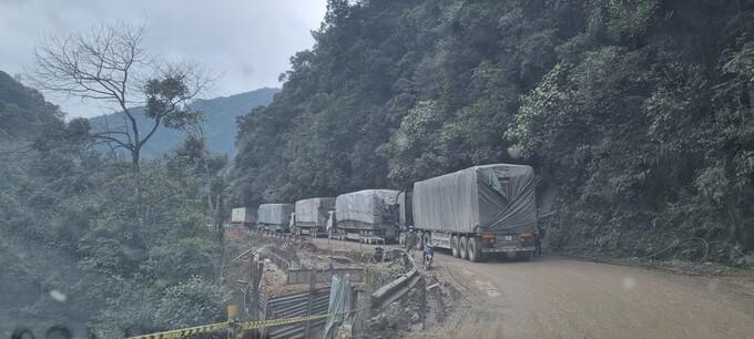 Xe siêu trường siêu trọng lưu thông nhiều trên tuyến