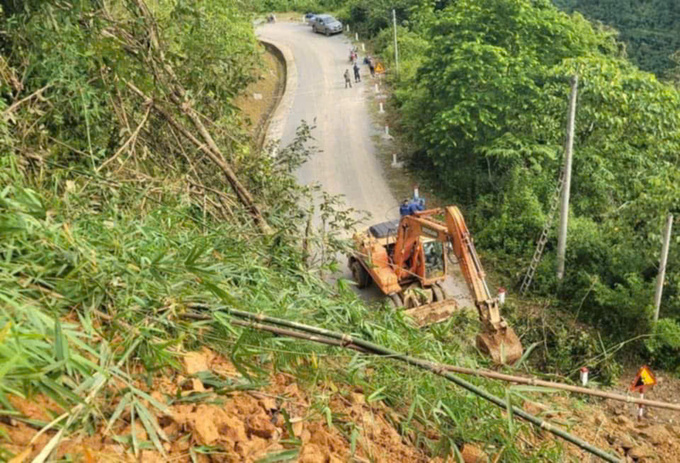 Giao thông bị chia cắt giữa huyện Mường Tè (Điện Biên) và huyện Mường Nhé (Lai Châu)