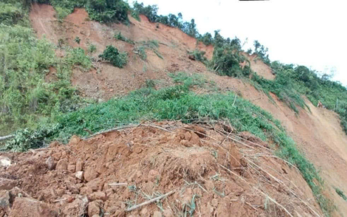 Hàng vạn khối đất đá sạt lở xuống QL.4H thuộc địa bàn tỉnh Lai Châu, khiến giao thông giữa huyện Mường Tè và huyện Mường Nhé bị chia cắt hoàn toàn
