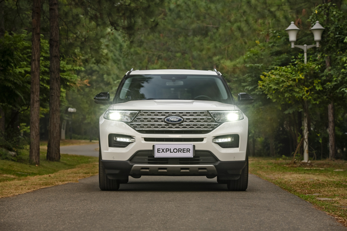 04-Ford-Explorer-Ngoa-i-Tha-t