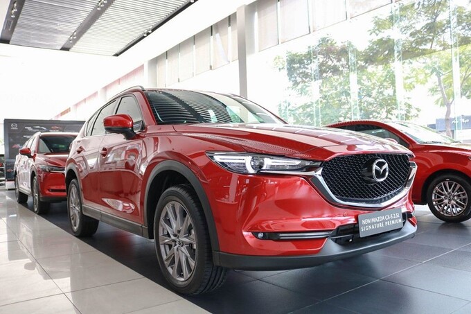 Dòng SUV CX-5 là 30-50 triệu đồng, đối với bản 2.0 Deluxe giảm ở mức 20 triệu đồng, bản 2.0 Premium 2021 giảm sâu nhất 50 triệu đồng, và các dòng xe được sản xuất năm 2022 sẽ giảm 30 triệu đồng. Ảnh Mazda