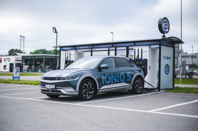 Đây sẽ là mẫu SUV chạy điện thứ hai của Hyundai được bán tại Malaysia, sau Kona EV. Dự kiến, Hyundai Ioniq 5 cũng sẽ có 2 loại pin, tương tự Kona EV.