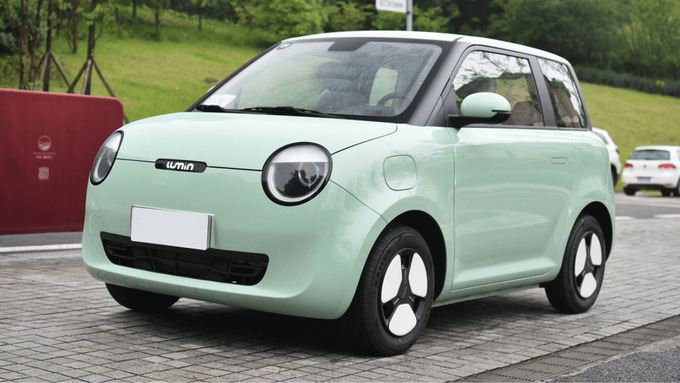 mẫu xe này còn có phiên bản cao nhất giá khoảng 224 triệu đồng, trang bị pin LFP 27,99 kWh
