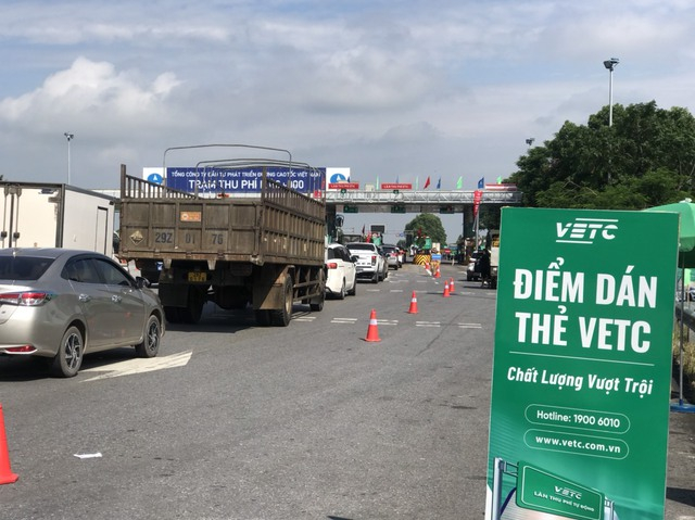 Các nhà cung cấp dịch vụ bổ sung các điểm dịch vụ dán thẻ trên các tuyến đường nối vào cao tốc