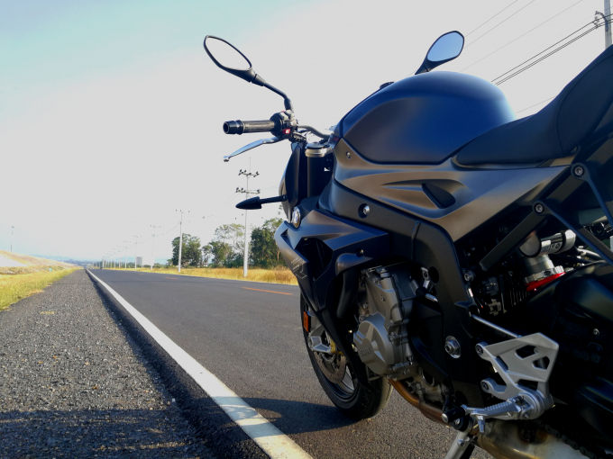 BMW S1000R được trang bị công nghệ hiển thị và dẫn đường hiện đại