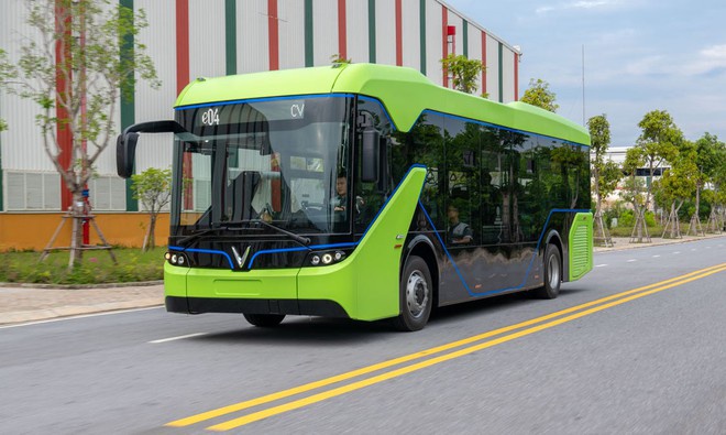 Xe buýt điện được đưa vào thí điểm trong 24 tháng