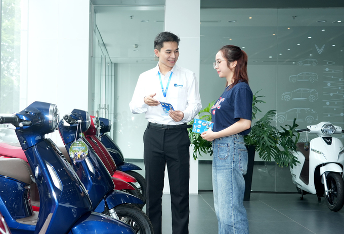Khách hàng mua xe máy điện VinFast trả góp qua Mcredit sẽ được hưởng mức ưu đãi lãi suất 0,99%/tháng, miễn lãi hoàn toàn trong 4 tháng đầu