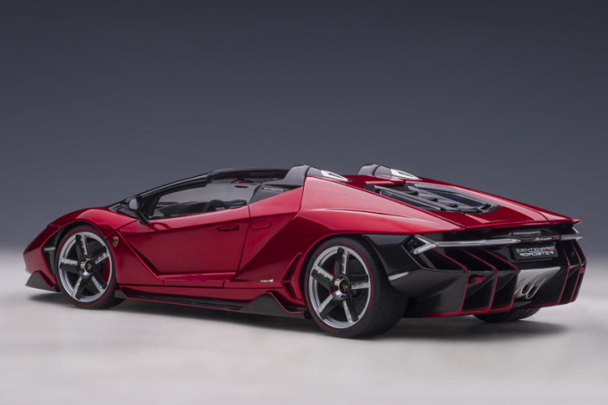 Đuôi xe Lamborghini Centenario Roadster | Ảnh: AutoArt