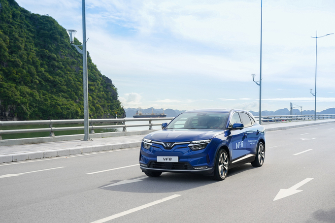 Anh 2 - VF 8 Blue (1)
