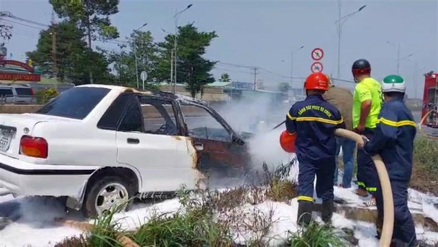 Xe cháy do chập điện, thời tiết quá nắng nóng, chủ xe 'độ' xe sai kỹ thuật...