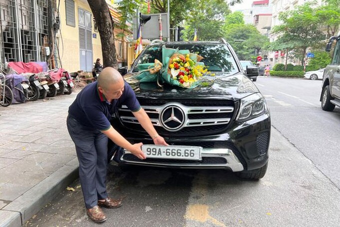 Biển số 99A-666.66 được Cục CSGT bàn giao cho khách hàng trúng đấu giá.