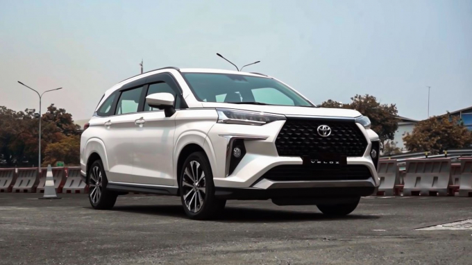 Các lô xe MPV Toyota Veloz đang được nhập khẩu tại Việt Nam và dự kiến sẽ chào hàng vào tháng 3/2022 | Ảnh: Line Today