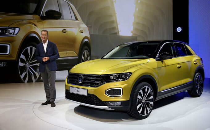 Volkswagen giới thiệu T-Roc compact SUV tại Anh.