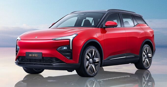Cạnh tranh trong lĩnh vực xe điện cũng ngày càng gay gắt, với việc Tesla giảm giá và đưa ra các ưu đãi ở Trung Quốc, đè nặng lên các đối thủ thua lỗ khác