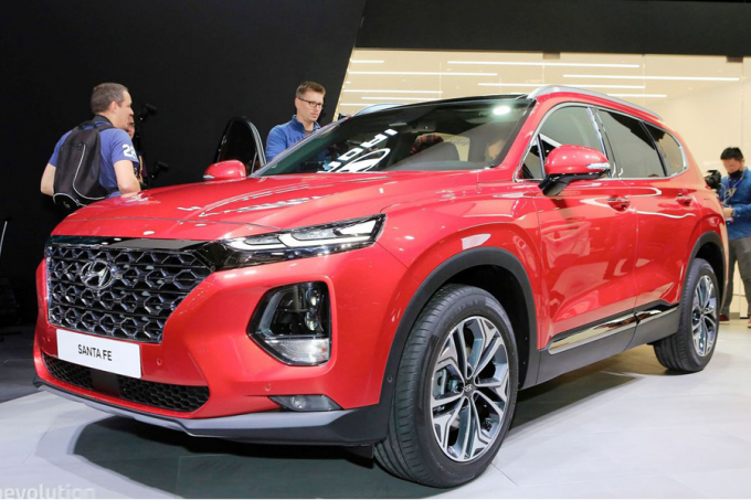 Hyundai Santa Fe xăng giá công bố 1,240 tỷ đồng nhưng giá bán thực tế nay sẽ vào khoảng 1,280 tỷ đồng (nếu trả thẳng)