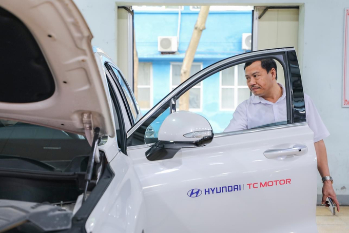 Những chiếc ô tô được trang bị trong phòng thực hành