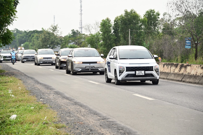 Mẫu xe IONIQ 5 được chọn làm biểu tượng của hành trình lần này bới tính đa dụng của một mẫu SUV