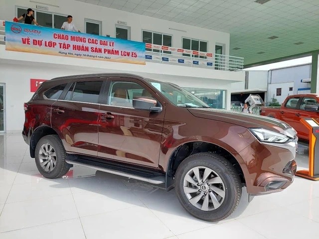 Isuzu mu-X 2022 vừa xuất hiện tại một đại lý ở Hưng Yên để phục vụ mục đích đào tạo sản phẩm. Ảnh Internet