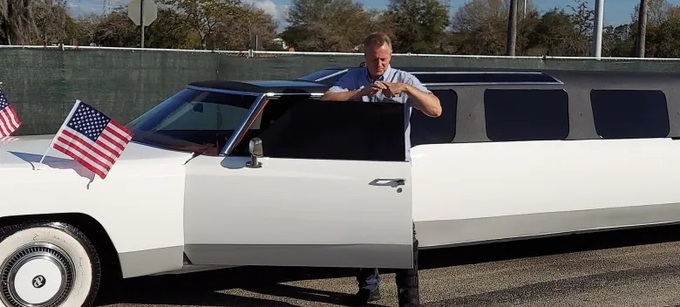 Sau khi trải qua quá trình trùng tu, The American Dream đã trở thành chiếc xe limousine hiện đại độc nhất với chiều dài mới là 38,86m. Ảnh CBC