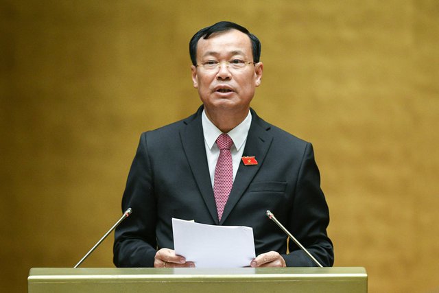 Chủ nhiệm Ủy ban Quốc phòng và An ninh của Quốc hội Lê Tấn Tới trình bày Báo cáo giải trình, tiếp thu, chỉnh lý dự thảo Nghị quyết về thí điểm đấu giá biển số xe ô tô
