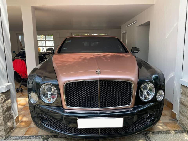 Mẫu xe sedan hạng sang Bentley Mulsanne 2015 sau 7 năm tuổi được giao bán trên thị trường Việt Nam