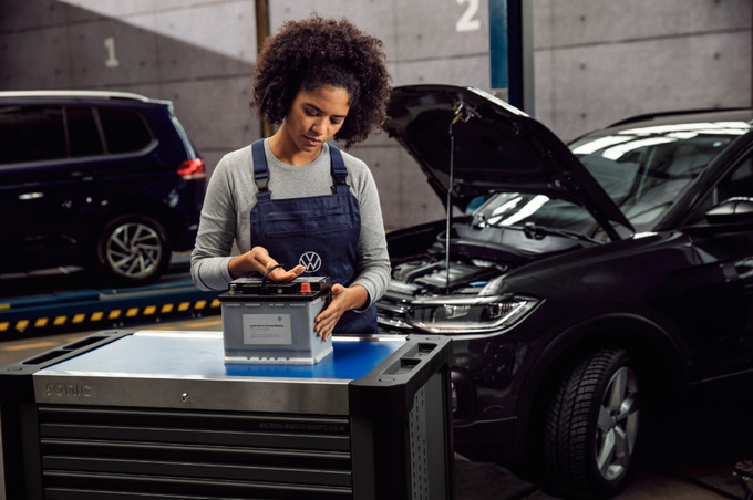Đặc biệt bình ắc quy Volkswagen không cần phải bảo dưỡng và châm thêm nước như các loại ắc quy thị trường