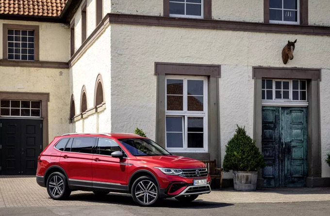 Những đường nét thiết kế đổi mới của Tiguan cho thấy định nghĩa chính xác của việc tái tạo lại bản thân một cách thành công rực rỡ.