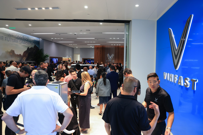 Việc khai trương sáu VinFast Store đầu tiên tại Mỹ đánh dấu một cột mốc quan trọng trong hành trình toàn cầu của VinFast
