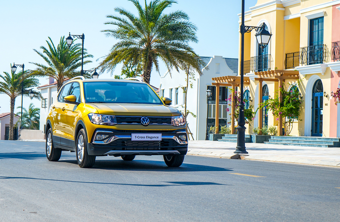 Volkswagen T-Cross sở hữu động cơ tăng áp 1 lít, cho công suất 115 mã lực, mô-men xoắn cực đại 178 Nm