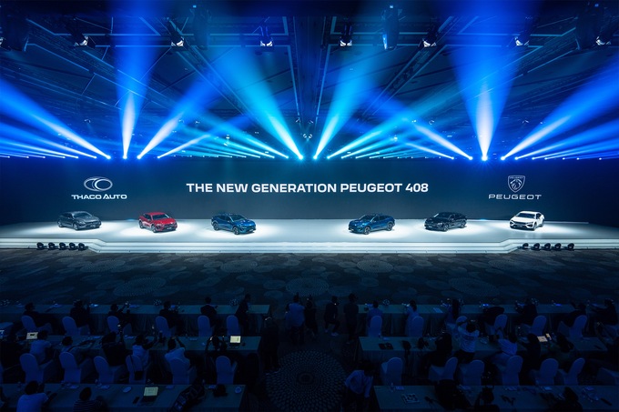 Xe Peugeot 408 Thế hệ mới gồm 5 màu sắc: Xanh Obsession (màu mới), Xám Platium, Đỏ Ultimate, Trắng Pearl, Đen Nera 