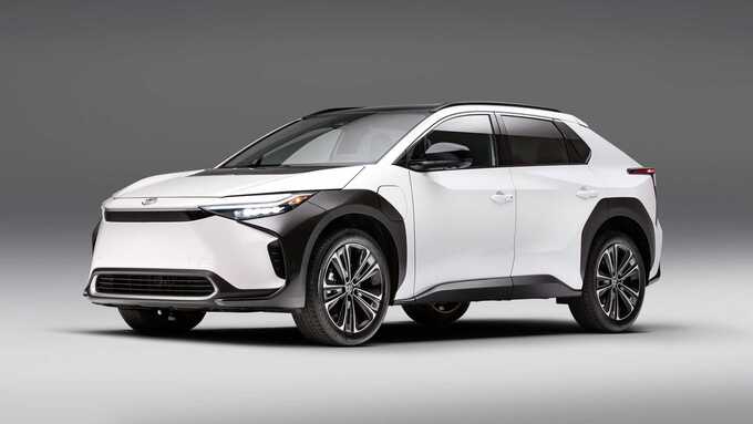 Toyota bZ4X là mẫu xe điện đầu tiên của Toyota với phạm vi hoạt động giới hạn chỉ khoảng trong 405km. Ảnh Toyota