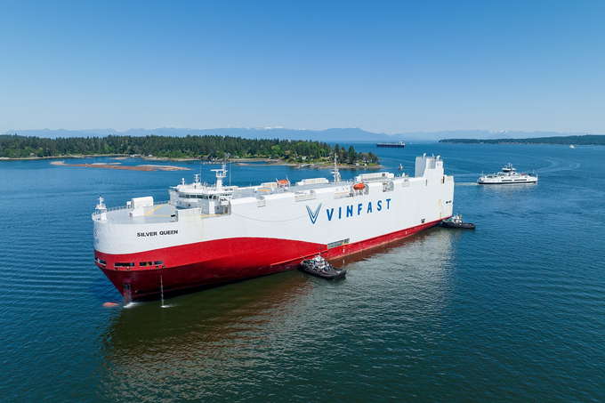Lô xe VF 8 đầu tiên cập cảng Canada