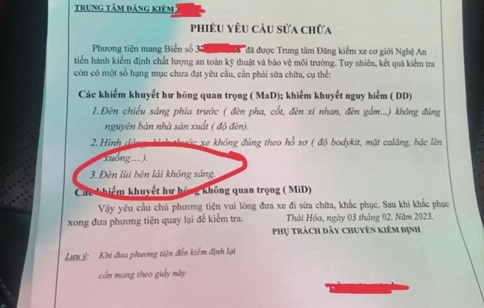 Phiếu yêu cầu sửa chữa từ trạm đăng kiểm, trong đó báo lỗi đèn lùi bên lái không sáng dù đây là thiết kế nguyên bản của xe (Ảnh: OFFB).