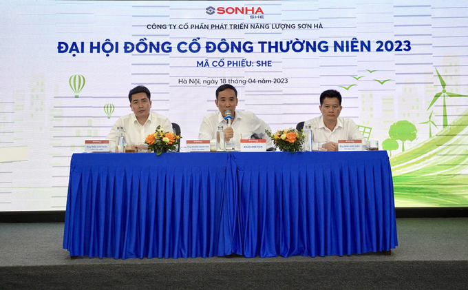 Ban lãnh đạo Sơn Hà thông qua Báo cáo tổng hợp tình hình hoạt động SXKD năm 2022 và kế hoạch SXKD năm 2023 tại Đại hội