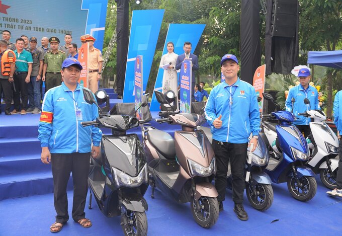 Đội hình giao thông xanh HN ra quân