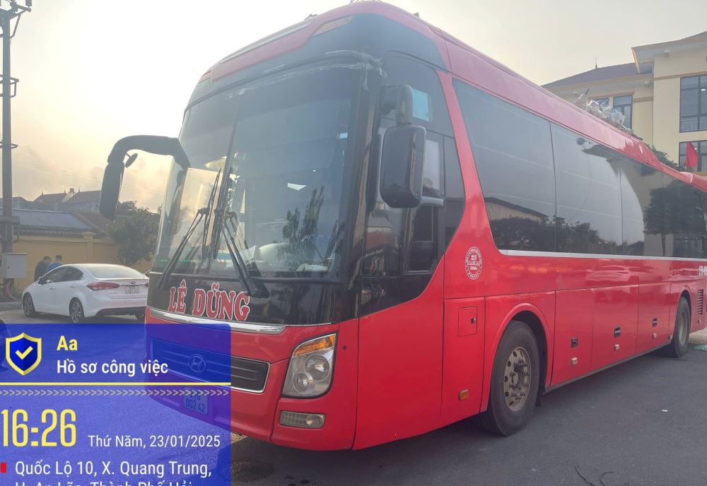 Trên xe có 42 người, vượt quá 15 người so với đăng kiểm của phương tiện (Ảnh CATP Hải Phòng)