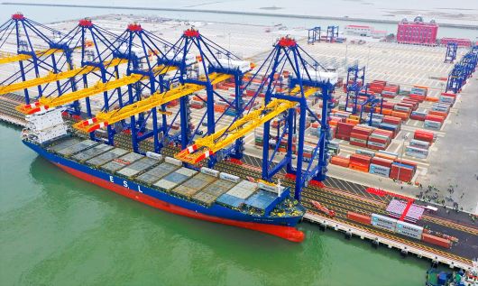 Tàu M/V ESL DUBAI là chuyến tàu thương mại đầu tiên "xông đất" HHIT