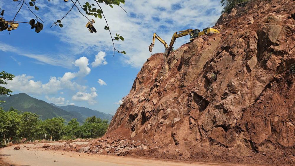 Sơn La: Khẩn trương xử lý điểm đen sạt lở trên Quốc lộ 6 trước cao điểm mưa lũ